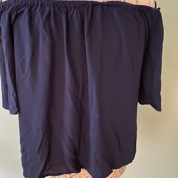 Lilly Pulitzer Navy blue off the shoulder top size small - Picture 3 of 6